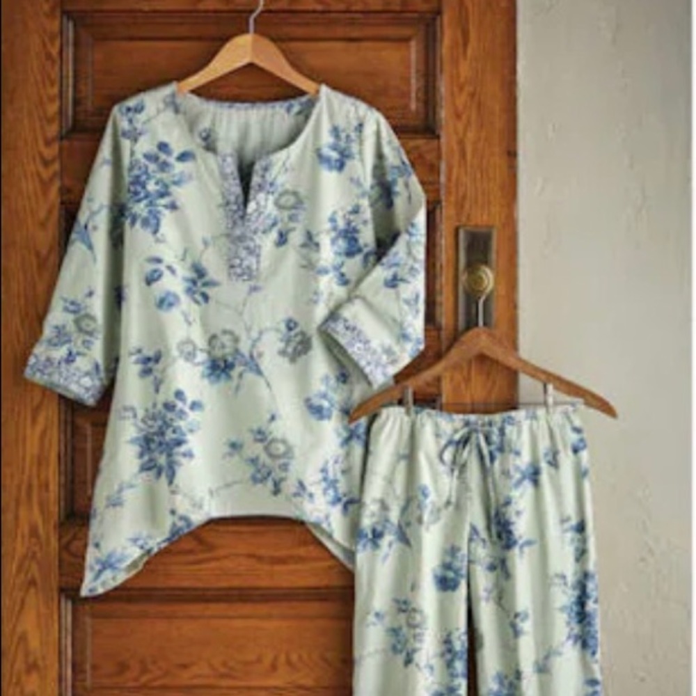 Signals Serene Garden Floral Pajama Lounge Set